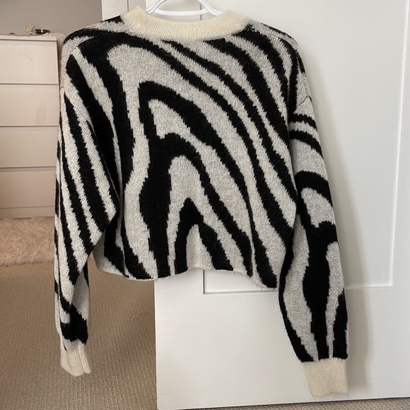 TNA Zebra Sweater - Picture 2 of 2